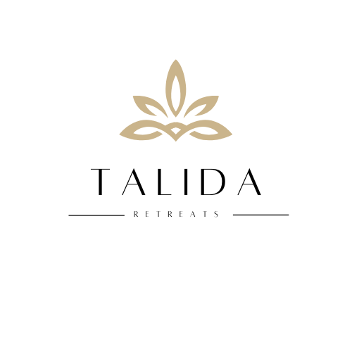 Sunset meditation at yoga retreat in Spanien